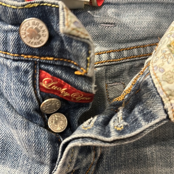 Worn once Lucky Brand button fly, cropped jeans size 6 - Picture 3 of 6